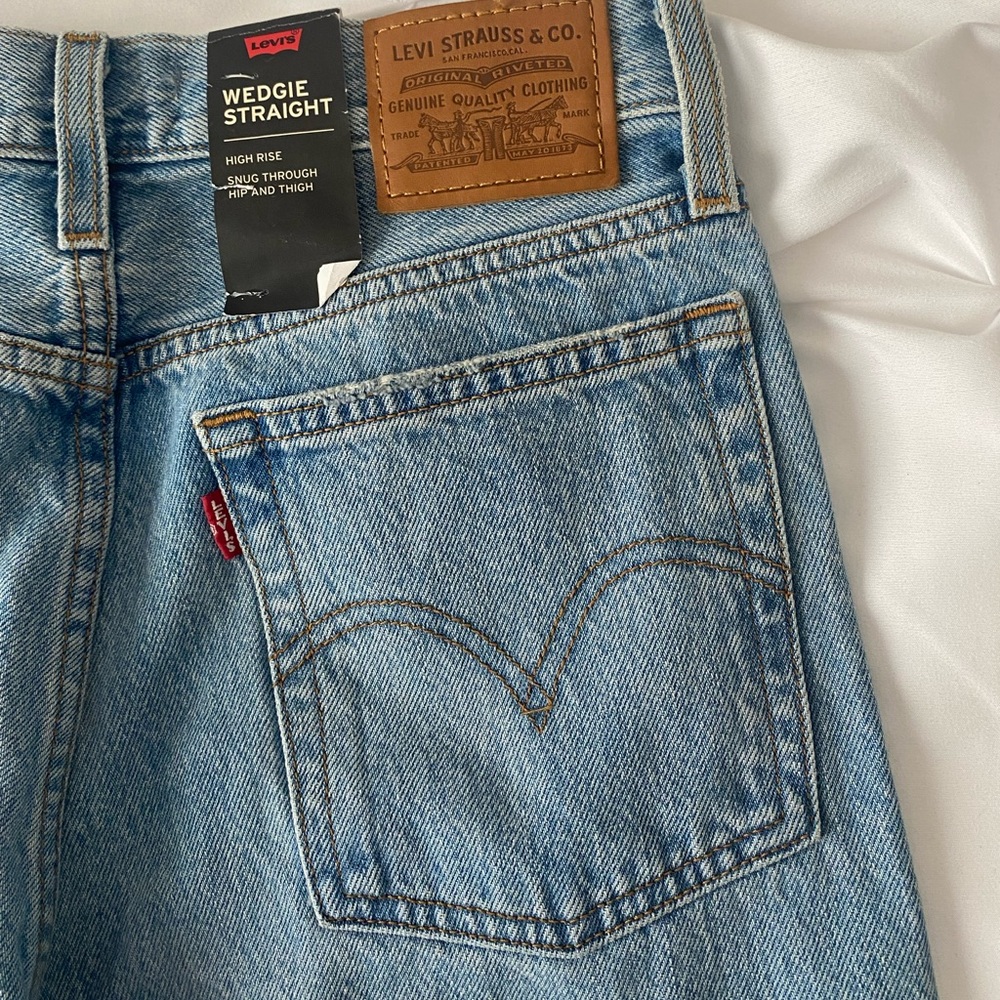 Levi Wedgie Straight Jeans